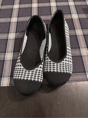 Black & White Houndstooth Ballet Flats - Comfortable Slip-On Women’s Shoes